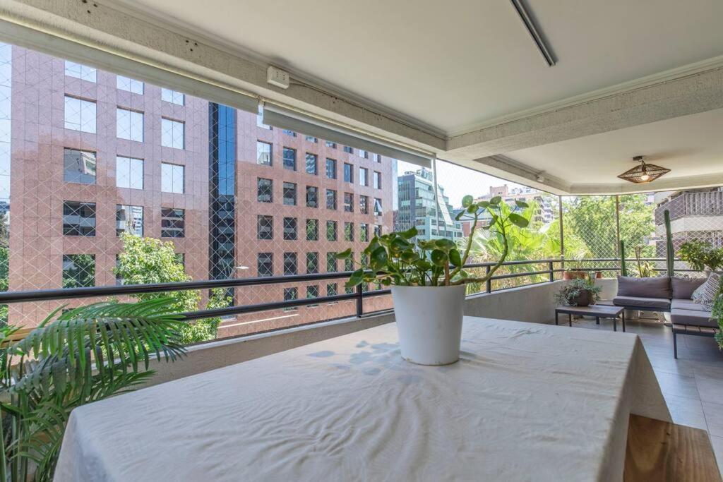 Apartment Elegancia En El Golf: Metro, Terraza Espaciosa Santiago